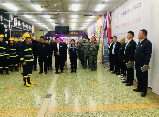 居安思危，防患未“燃”——鞍勤商業(yè)開展消防應(yīng)急逃生演練